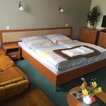 Apartman Darmon Πιεστάνυ Εξωτερικό φωτογραφία
