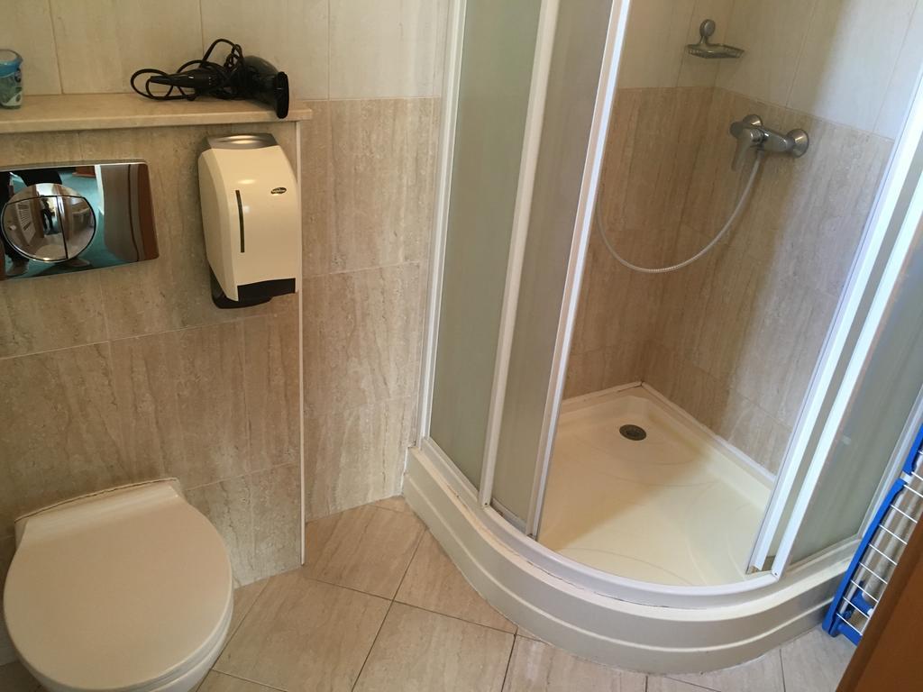 Apartman Darmon Πιεστάνυ Εξωτερικό φωτογραφία