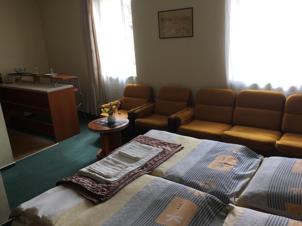 Apartman Darmon Πιεστάνυ Εξωτερικό φωτογραφία